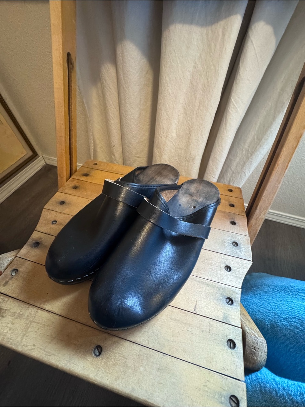 Classic Leather Slip-On Clogs - Black